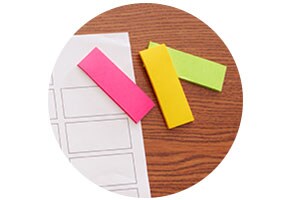 Marque-pages Post-it® en papier
